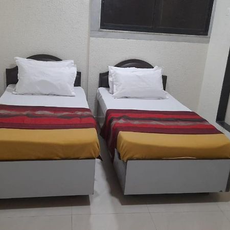 Shraddha Hotel מומביי מראה חיצוני תמונה