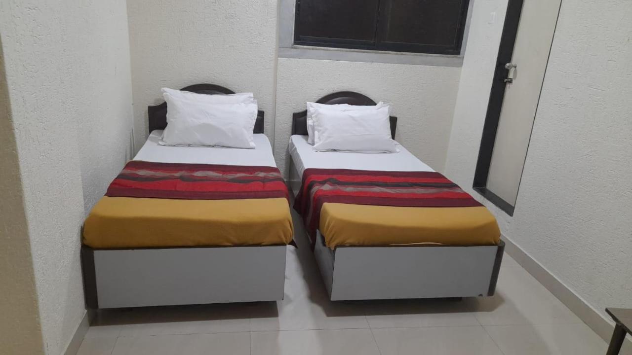 Shraddha Hotel מומביי מראה חיצוני תמונה